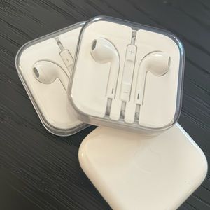 Apple wired headphones